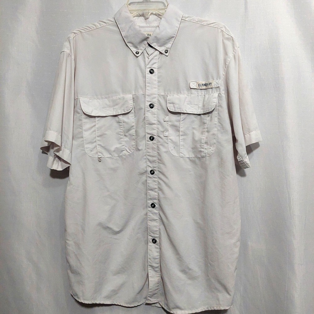 Magellan Mens Fish Gear Shirt Size Medium Button Down Cream Short Sleeves Collar